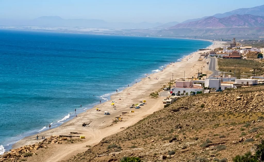Playa de San Miguel de Cabo de Gata en el Parque Natural